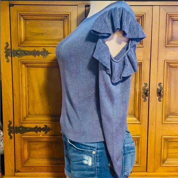 Open Shoulder Ruffled Blue Sweater - Picture 4 of 10